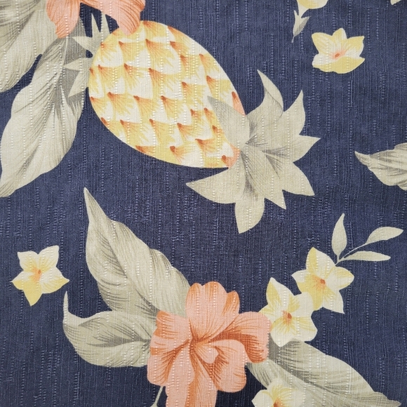 Tommy Bahama Silk Shirt Men Size M Pineapples Flowers Short Sleeve Button Front - Picture 5 of 12